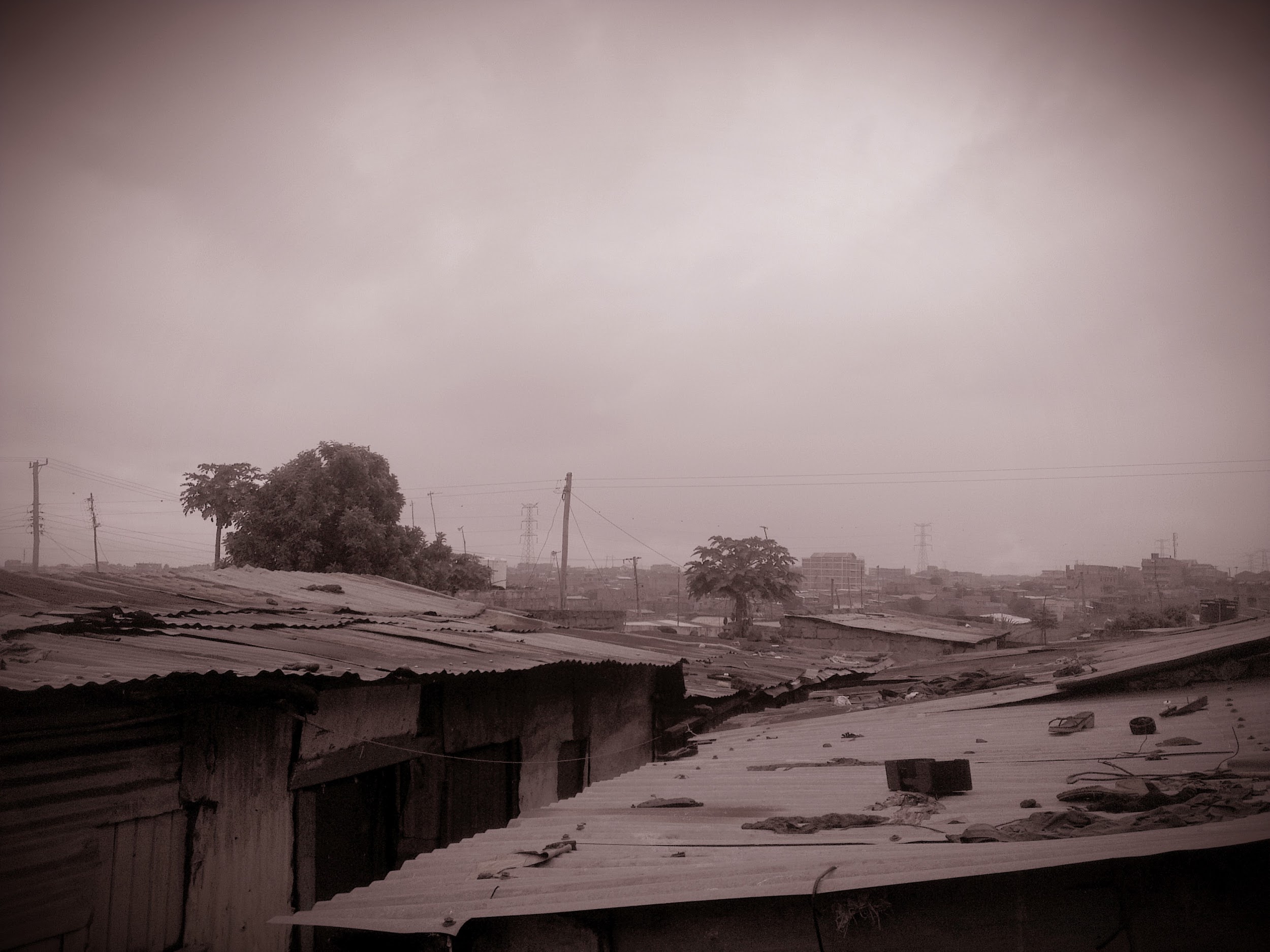 View over the rooftops of the Mali Saba Slum